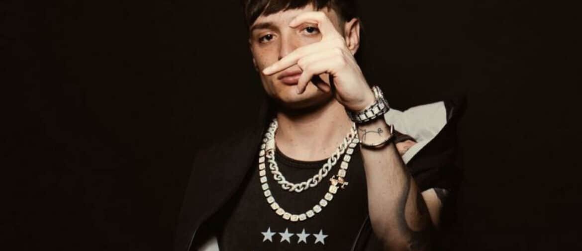 Peso Pluma | Biografía del Artista – Top Canciones – Conciertos – Discografía – Premios – Álbumes | Ella Baila Sola – PRC – Double P Records – Tour.