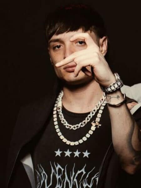 Peso Pluma | Biografía del Artista – Top Canciones – Conciertos – Discografía – Premios – Álbumes | Ella Baila Sola – PRC – Double P Records – Tour.