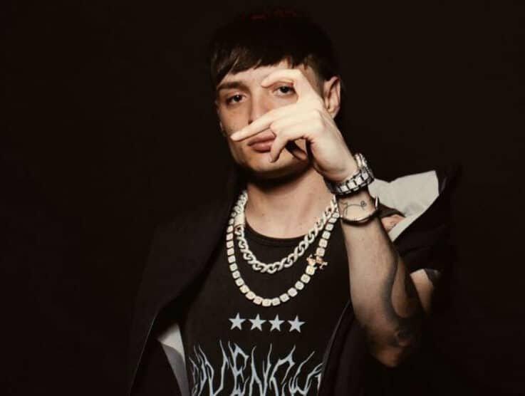 Peso Pluma | Biografía del Artista – Top Canciones – Conciertos – Discografía – Premios – Álbumes | Ella Baila Sola – PRC – Double P Records – Tour.